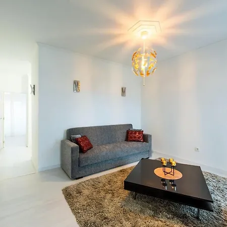 Great New Flat Close To Alameda
