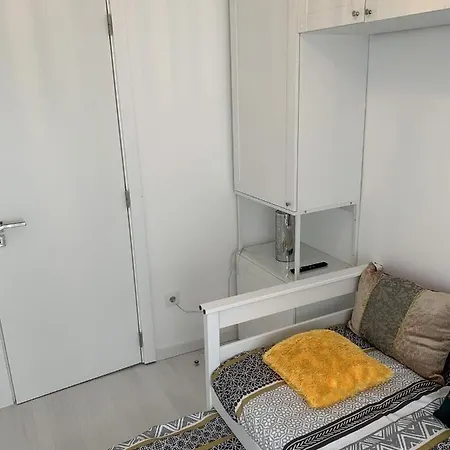 Great New Flat Close To Alameda Apartment