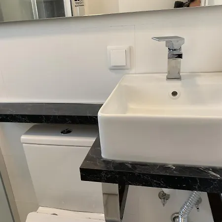 Great New Flat Close To Alameda *
