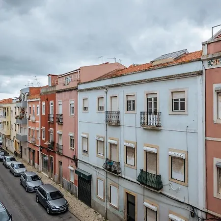 Great New Flat Close To Alameda *